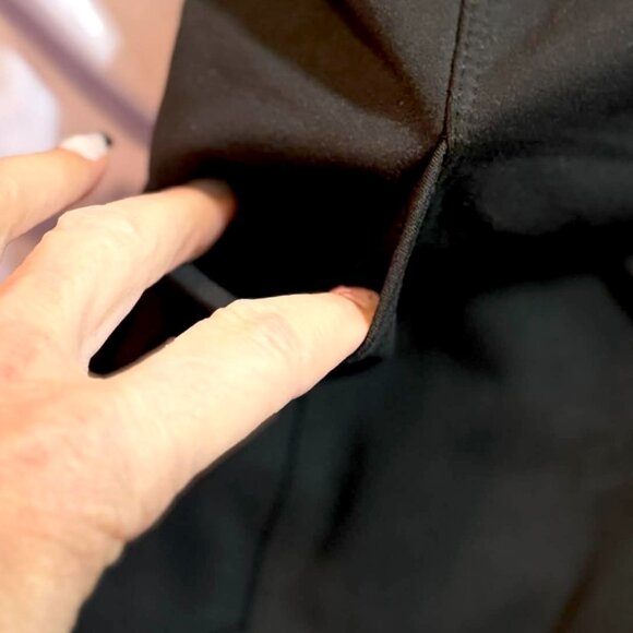 Marika brand Capri Leggings - stretch compression - Black - SIZE LARGE - Picture 3 of 13